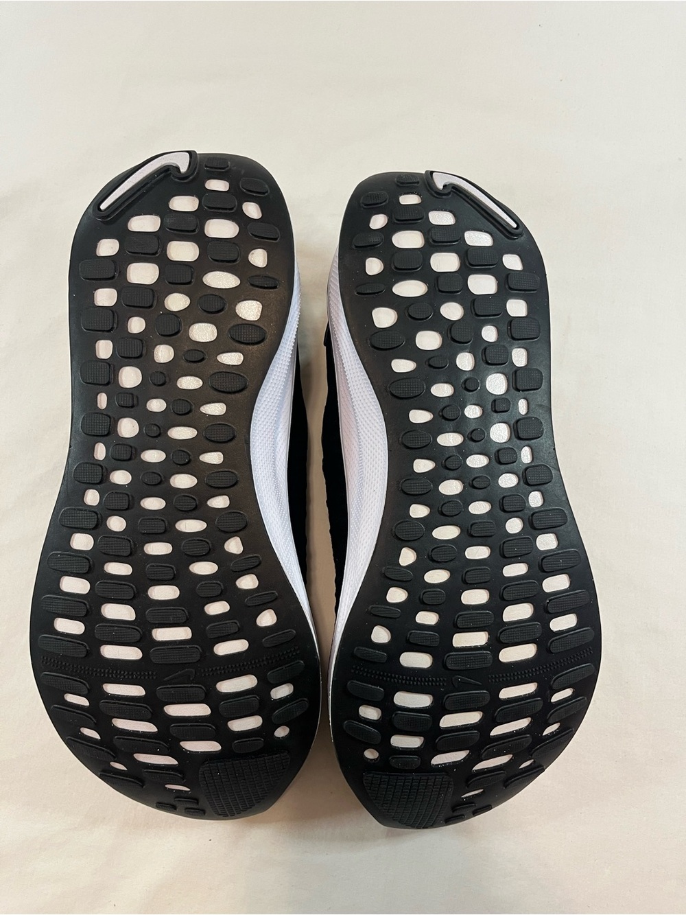 Nike Infinity Run 4 Men’s Black Athletic Sneakers - Picture 8 of 8